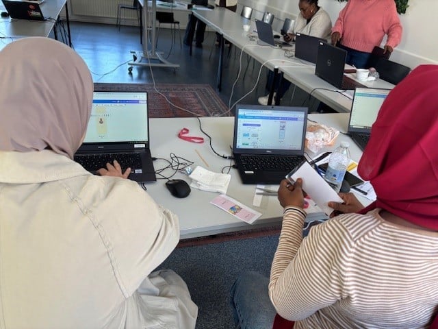 femmes ordinateurs, atelier informatique, canva